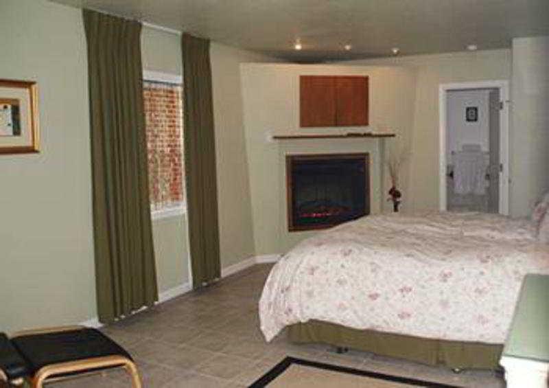 Anton Inn Pacific Grove Room photo